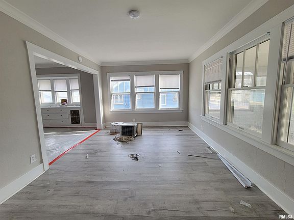 3rd image of 401 W Hanssler Pl