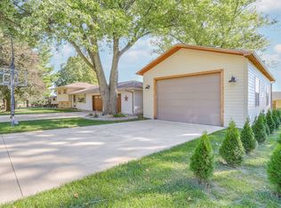 3303 E Bruce Acres Dr, Urbana, IL 61802