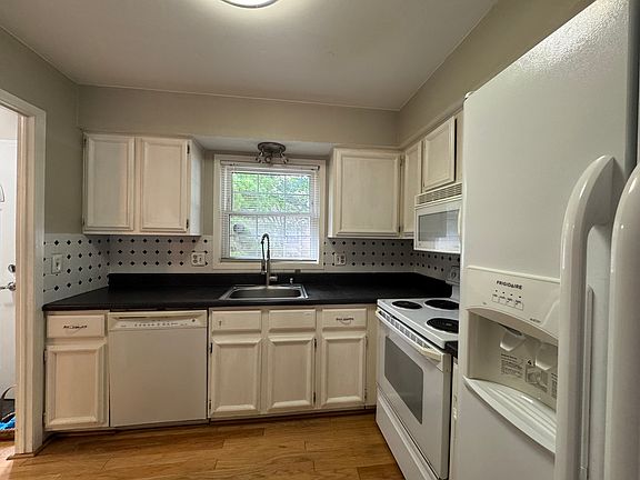 4th image of 1775 Brentwood Dr