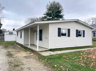 1439 Lanewood Dr, Dixon, IL 61021