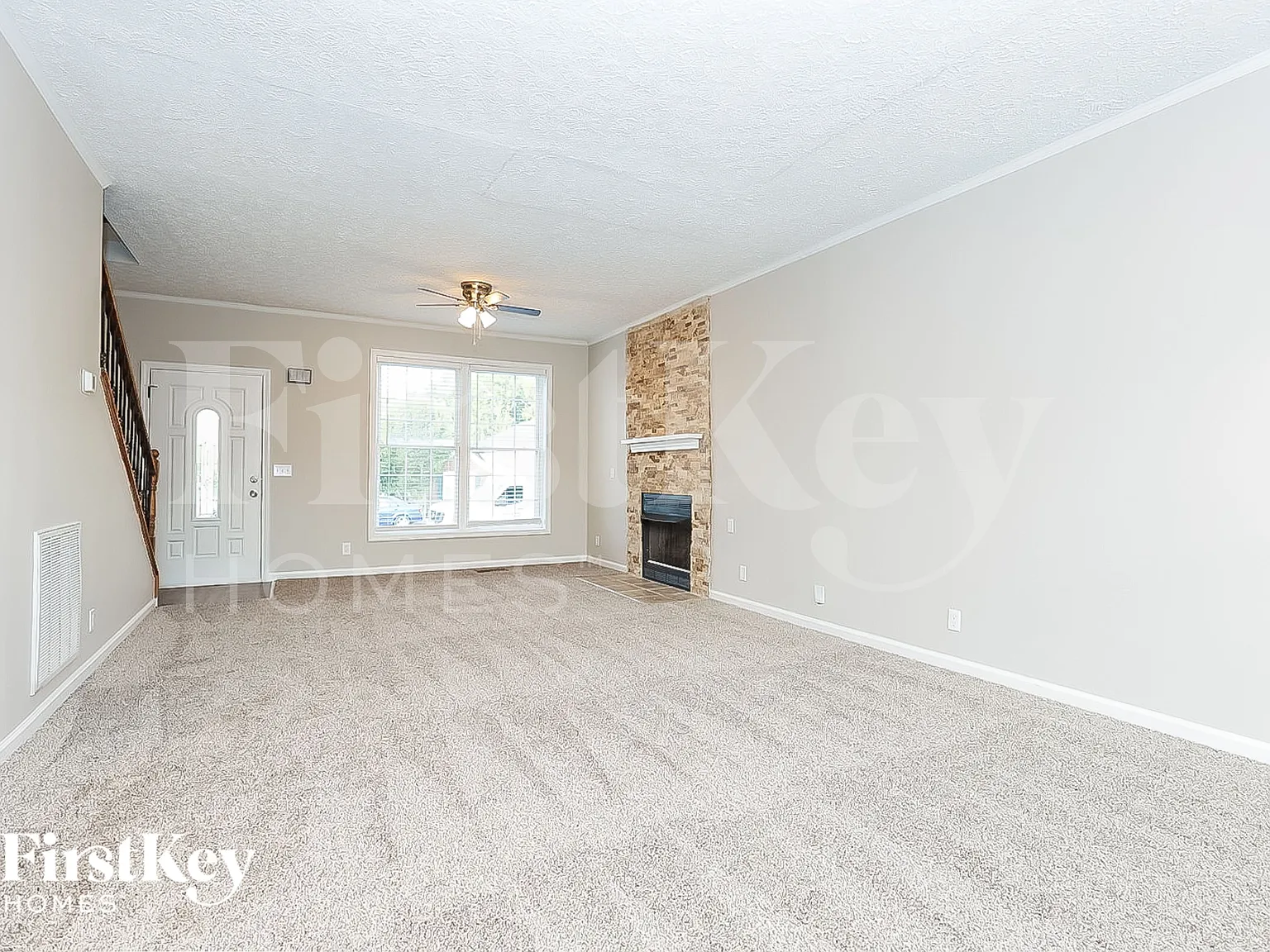 3 bed, 2.5 bath, 2028 sqft, $2,350 — Photo 2
