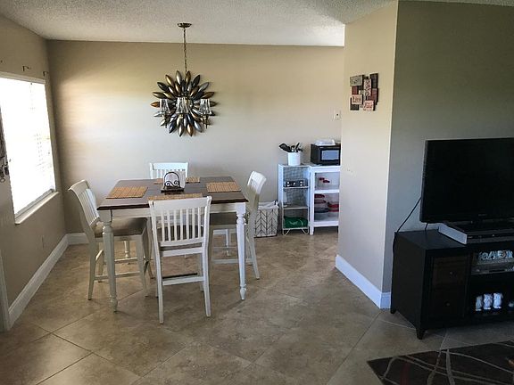 3rd image of 19 Vista Gardens Trl
