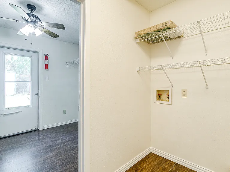 1104 Sproles Dr — Photo 16