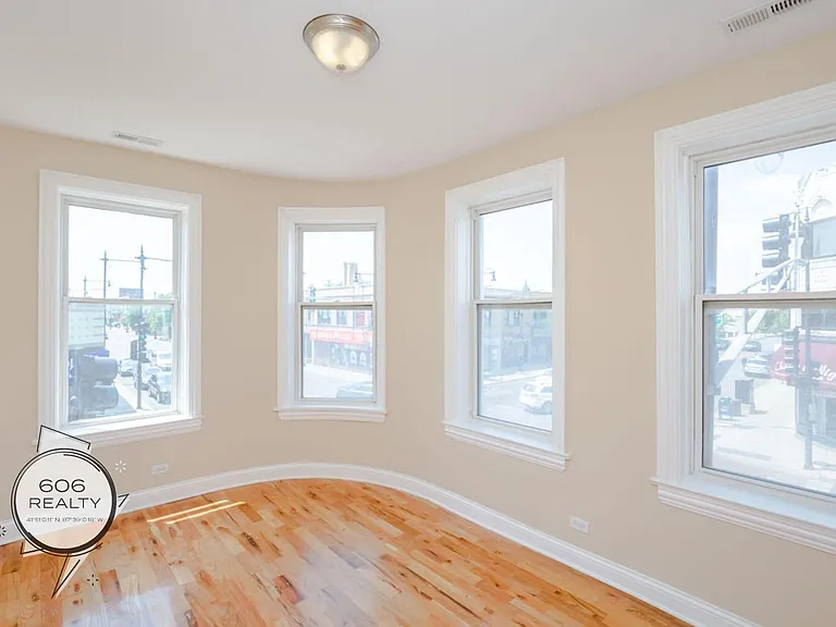 5550-58 W Belmont Ave — Photo 4