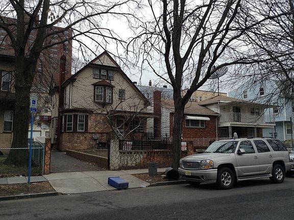 3rd image of 578 Summer Ave
