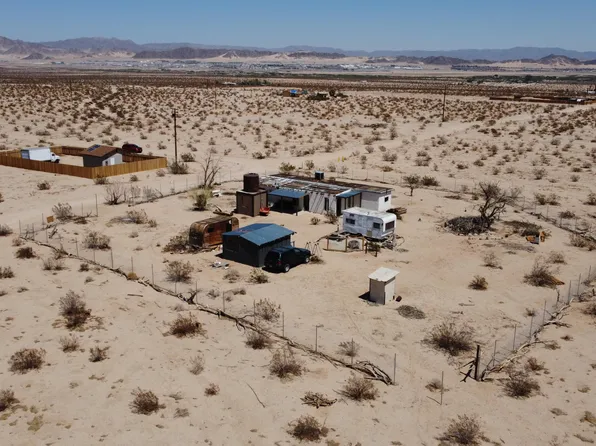2829 Desert Heights Dr, Twentynine Palms, CA 92277