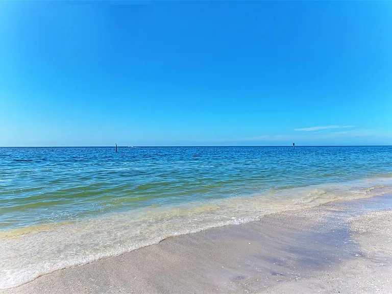 12165 Gulfstream Blvd — Photo 43