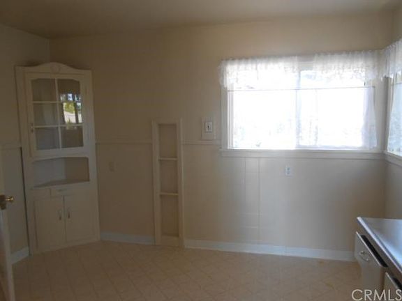 2nd image of 3425 Lakeshore Blvd