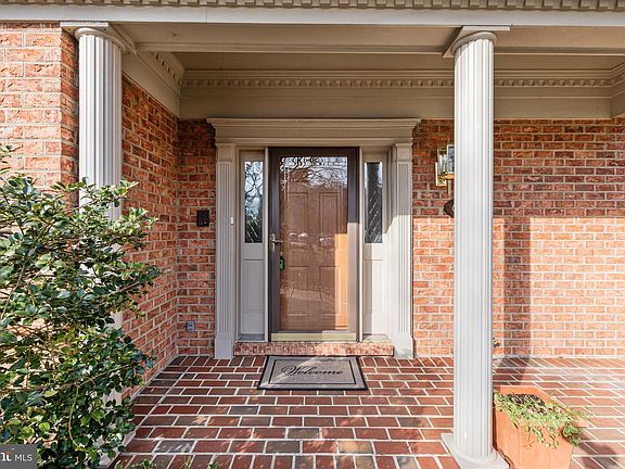 4th image of 6260 Chaucer Ln
