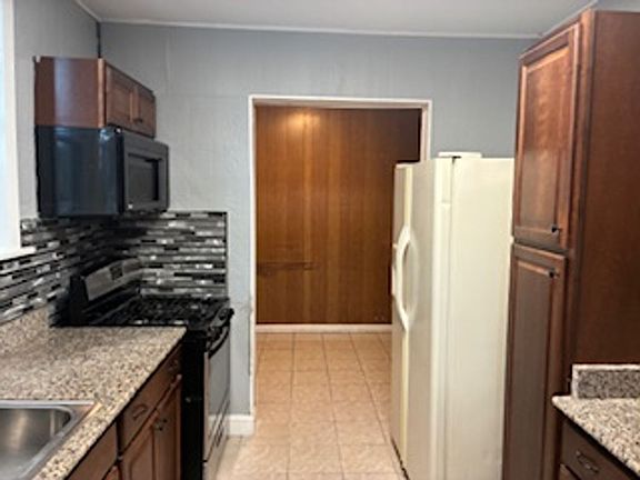 4th image of 10625 S Calumet Ave #1