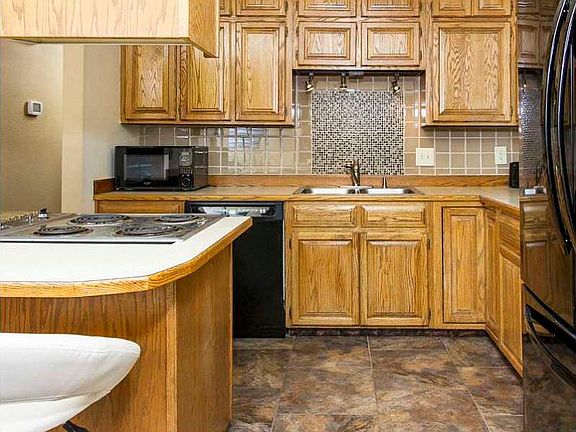 4th image of 2826 Oakland Dr Unit 1