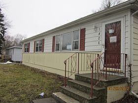 1st image of 1406 W 61st Pl