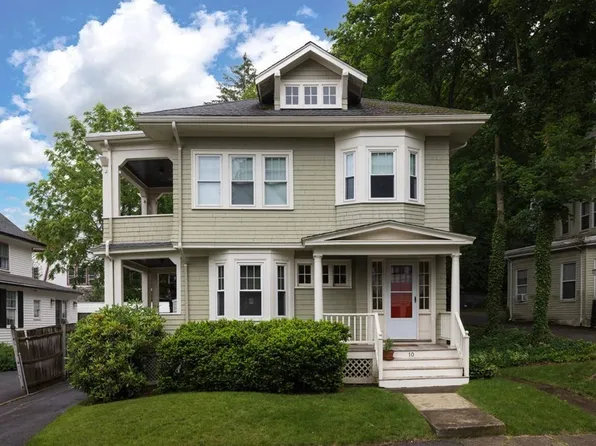 10 Read Ct, Newton, MA 02459