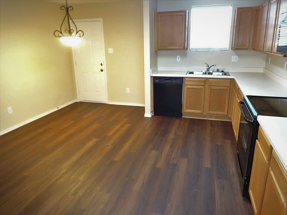 5th image of 1221 Cyprus Dr
