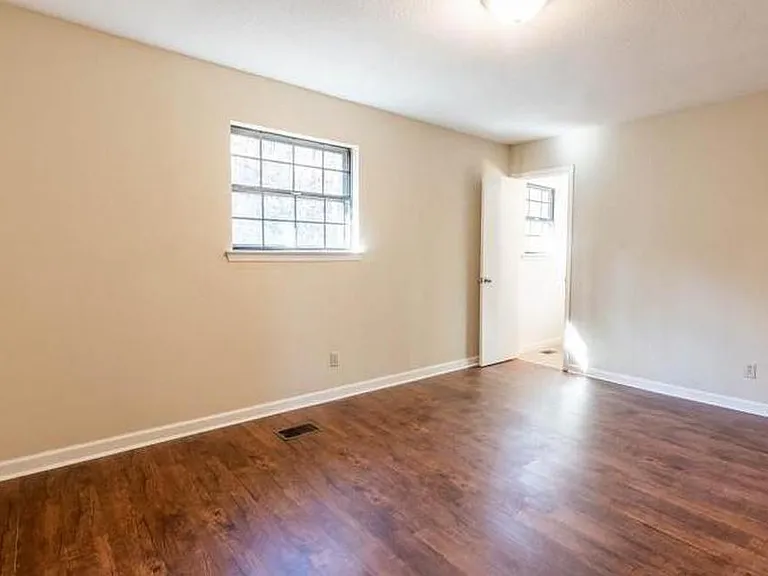 308 Crisman St — Photo 2