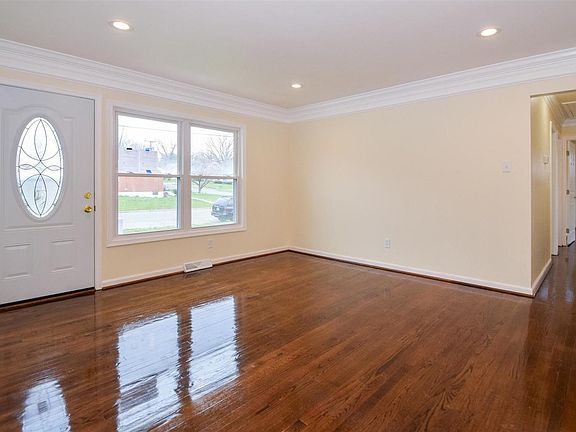 3rd image of 3608 Troutland Ave NW