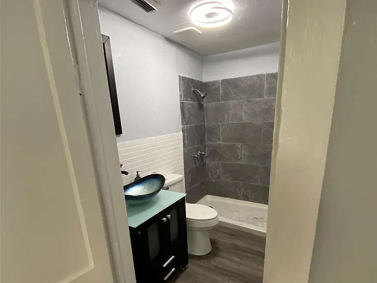 1015 Virginia St #1/2 — Photo 9