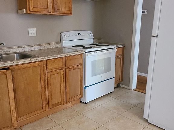 4th image of 5841 Cherry Laurel Dr
