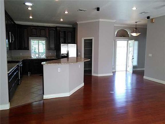2nd image of 701 La Mancha Ct