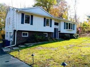 5 Robert Pl, Nanuet, NY 10954