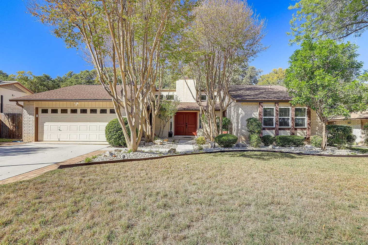 3 bed, 2.0 bath, 1776 sqft, $4,432 — Photo 4