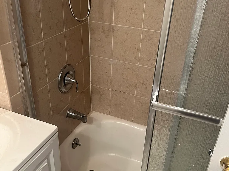 198 Boyd Ave — Photo 8