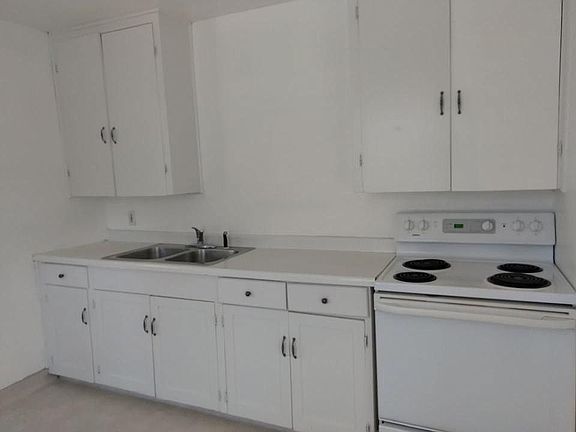 fridge, stove included