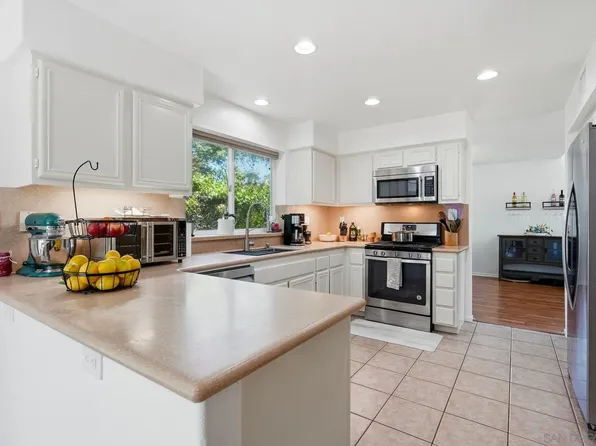 625 Jacks Creek Rd, Escondido, CA 92027