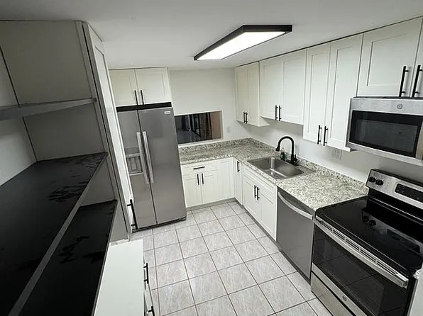 400 Commodore Dr APT 101, Fort Lauderdale, FL 33325