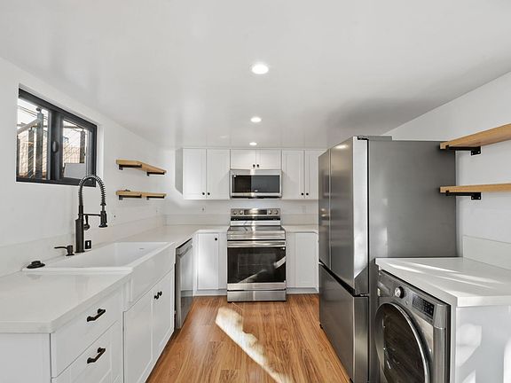 3rd image of 1105 Stanford Ave