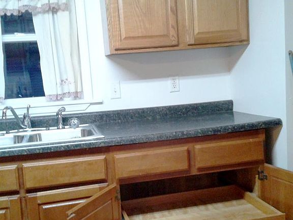 3rd image of 1088 S Parkway St