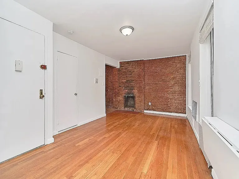 241 W 24th St #4BX — Photo 2