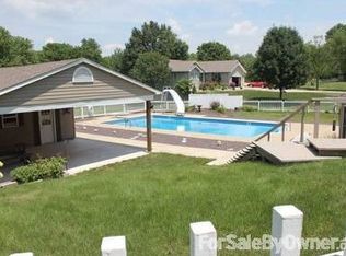 850 W North St, Girard, IL 62640