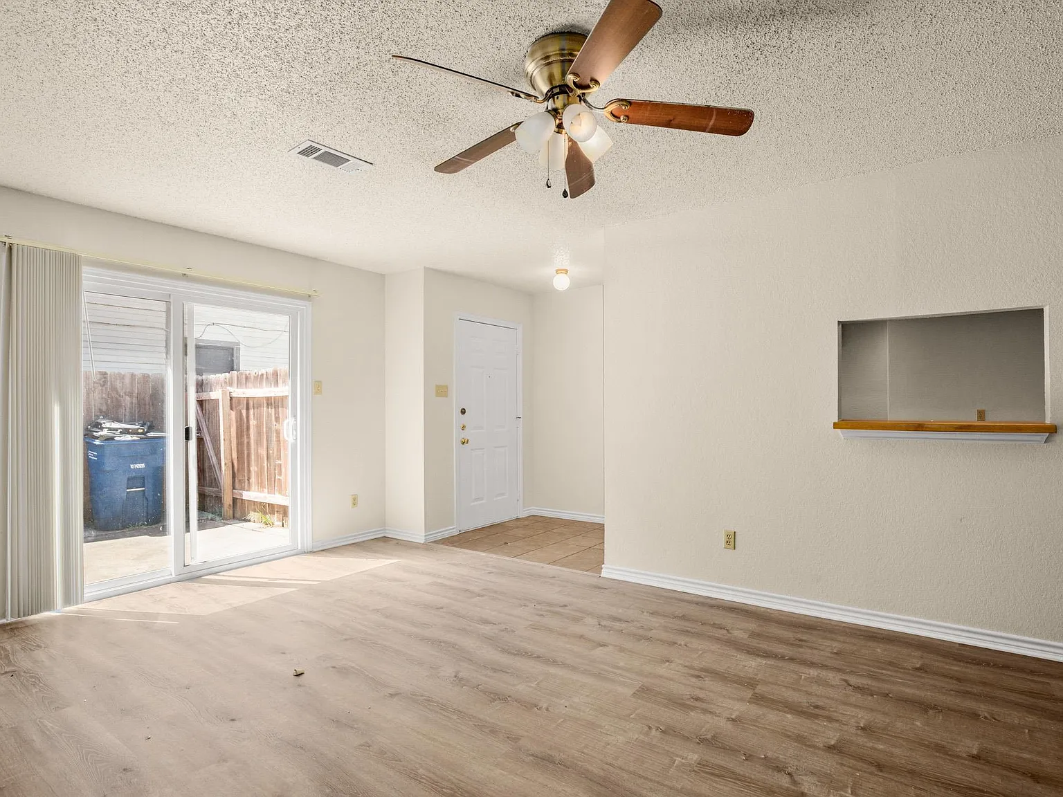 2 bed, 2.0 bath, 2248 sqft, $1,595 — Photo 2