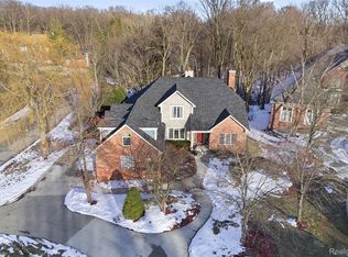 28690 Wintergreen Ct, Farmington Hills, MI 48331