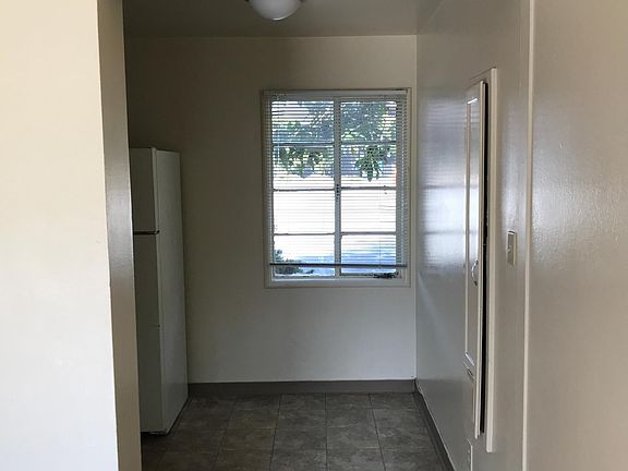 2nd image of 959 Harmon Ave APT 4
