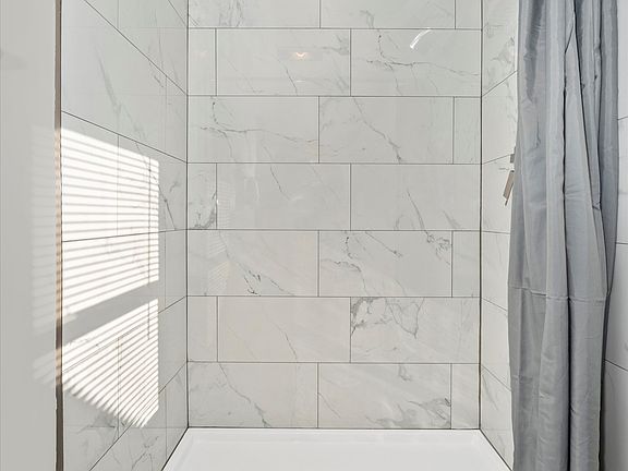 4th image of 702 Motter Ave #1