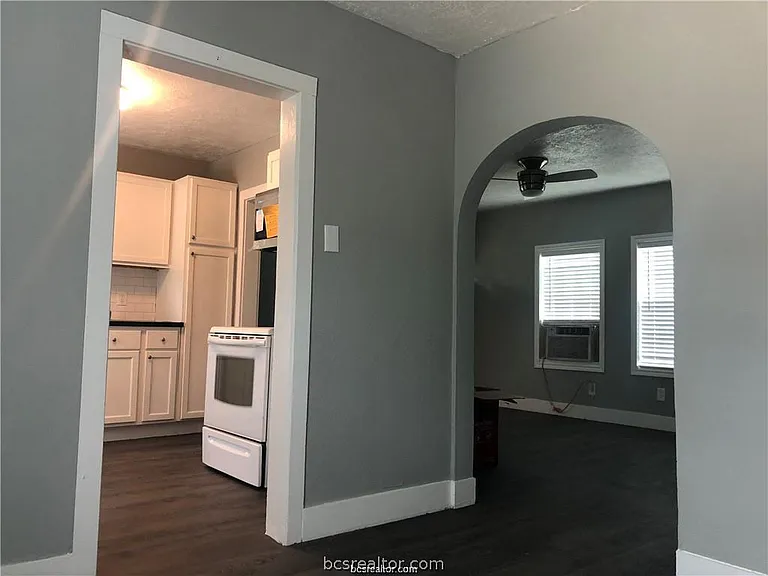 1704 N Baker St — Photo 4