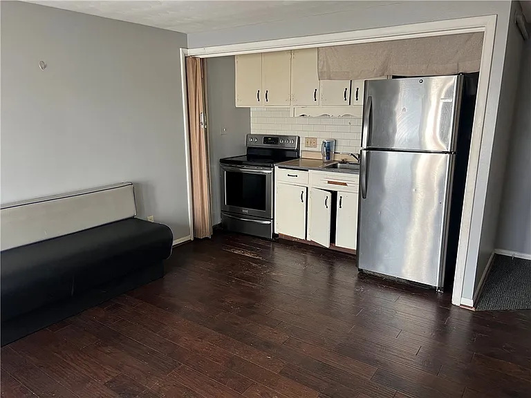 2341 Monroe Ave — Photo 4