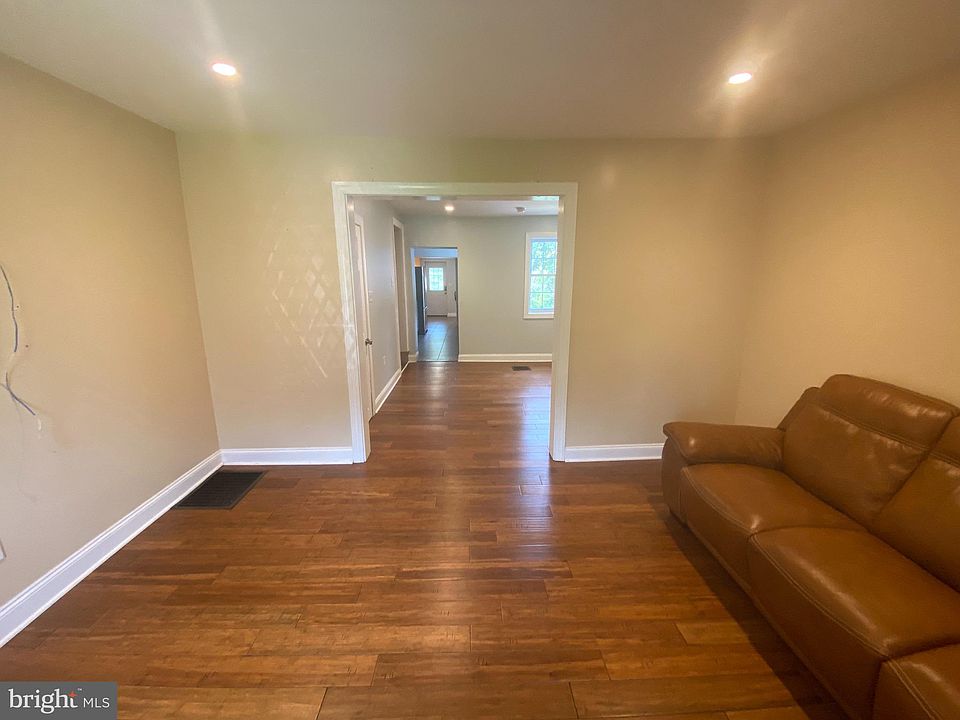 1st image of 327 E Linden St