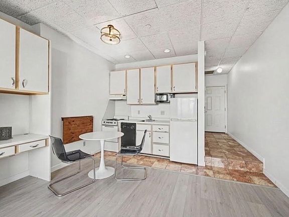 5th image of 431 S 7th St APT 2610