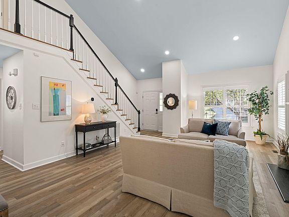 3rd image of 11 Knightsbridge Ct