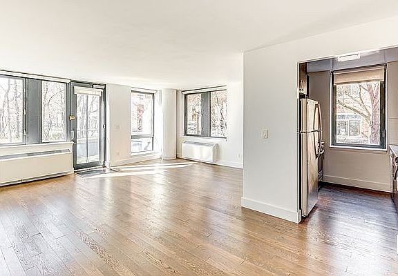 3rd image of 70 Battery Pl APT 105