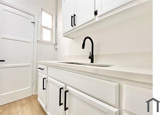 2nd image of 412 S Burlington Ave #412