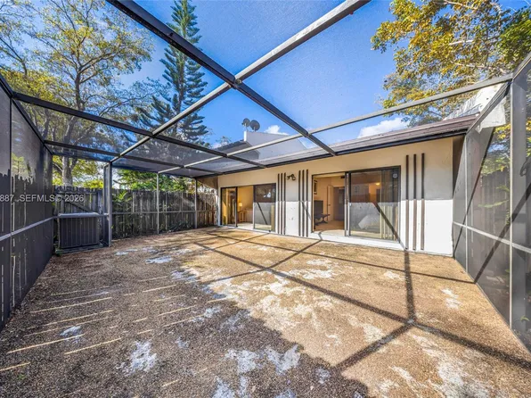 567 NE 199th Ter #1S, Miami, FL 33179