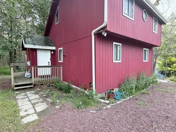 9078 Idlewild Dr, Tobyhanna, PA 18466