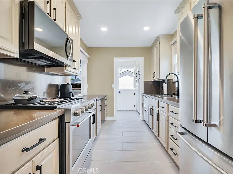 4515 Greenmeadows Ave — Photo 6
