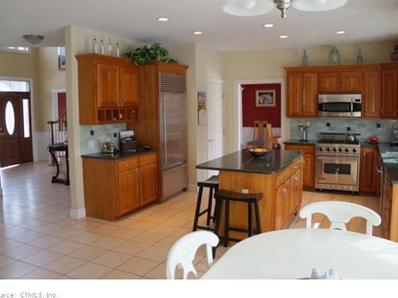 2nd image of 76 Sweet Meadow Dr