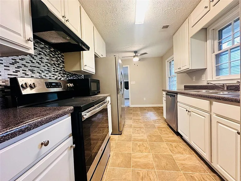 6150 Mallory Rd — Photo 4