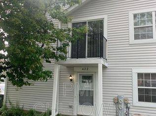 422 N Cambridge Dr, Palatine, IL 60067